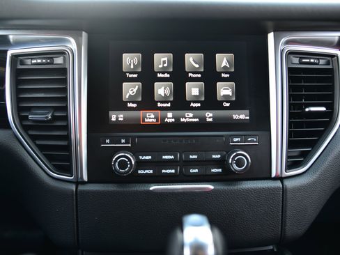 Used 2018 Porsche Macan S image 36