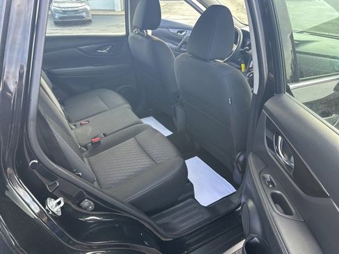 Used 2018 Nissan Rogue S image 16