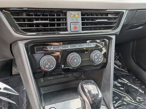 Certified 2023 Volkswagen Taos SE w/ Panoramic Sunroof Package image 22