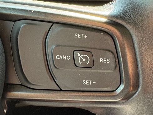 Used 2018 Jeep Wrangler Sport AWD/4WD image 15