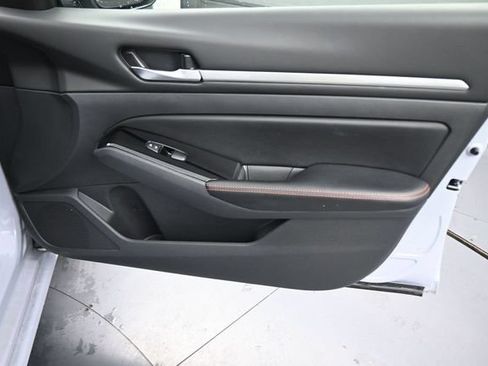 Used 2024 Nissan Altima 2.5 SR FWD image 13