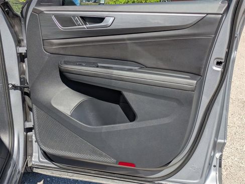 Used 2025 Volkswagen Atlas Cross Sport SE image 33