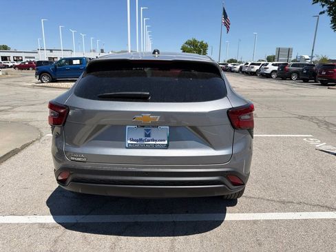 New 2026 Chevrolet Trax LS w/ LS Convenience Package FWD image 4