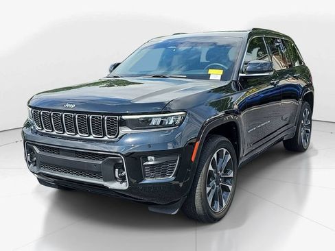 Used 2023 Jeep Grand Cherokee Overland w/ Luxury Tech Group IV AWD/4WD image 7