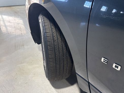 Used 2019 Chevrolet Equinox LT image 3