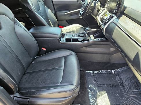 Used 2021 Kia Sorento S FWD image 13