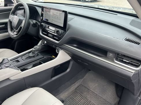 Used 2025 Toyota Grand Highlander FWD image 13