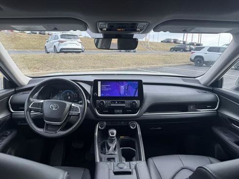 Certified 2024 Toyota Grand Highlander XLE image 17