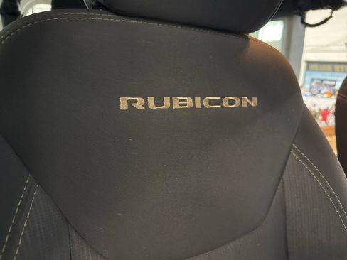 Used 2015 Jeep Wrangler Unlimited Rubicon w/ Connectivity Group AWD/4WD image 54
