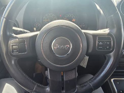 Used 2014 Jeep Patriot Latitude FWD image 10