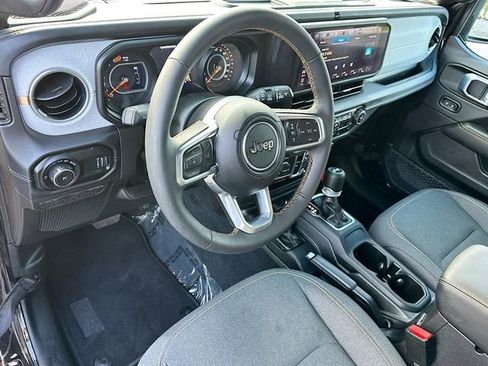 Used 2024 Jeep Wrangler Unlimited Sahara AWD/4WD image 9