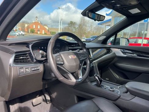 Used 2022 Cadillac XT6 Premium Luxury w/ Technology Package image 11