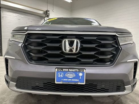 Used 2025 Honda Pilot EX-L image 10