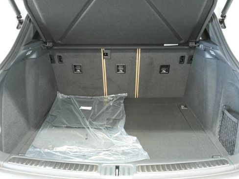 Certified 2025 Porsche Macan image 28