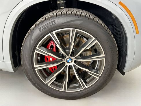 New 2026 BMW X5 xDrive40i w/ M Sport Package AWD/4WD image 10