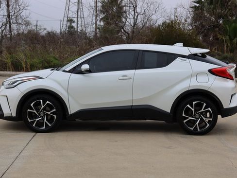 Certified 2020 Toyota C-HR XLE image 5