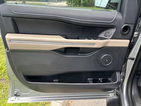Used 2024 Ford Expedition Limited RWD image 17
