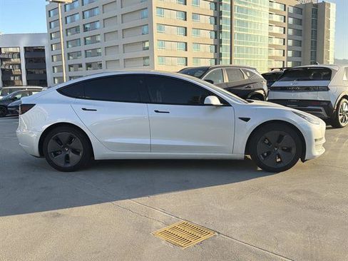 Used 2022 Tesla Model 3 RWD image 4