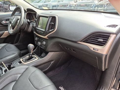 Used 2018 Jeep Cherokee Limited FWD image 5