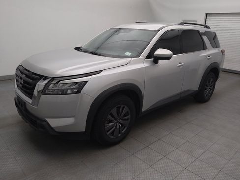 Used 2023 Nissan Pathfinder SV AWD/4WD image 2