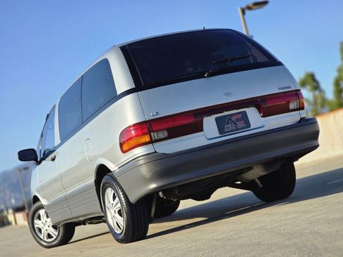 Used 1993 Toyota Previa LE RWD image 2