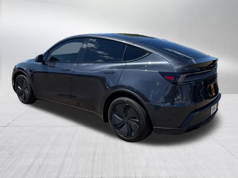 Used 2026 Tesla Model Y AWD image 5
