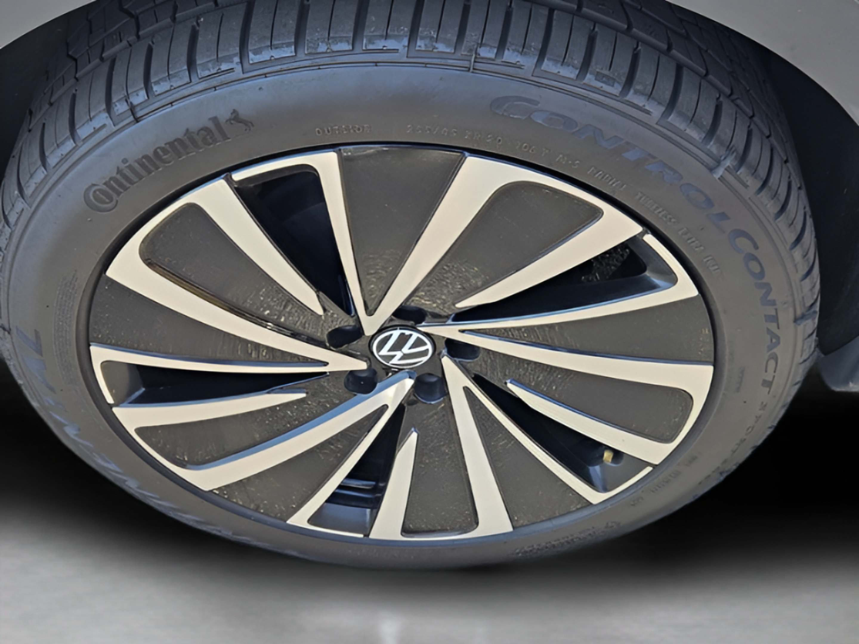 Used 2023 Volkswagen ID.4 Pro S Plus RWD image 28