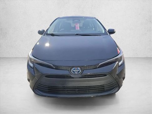 Used 2023 Toyota Corolla LE image 2