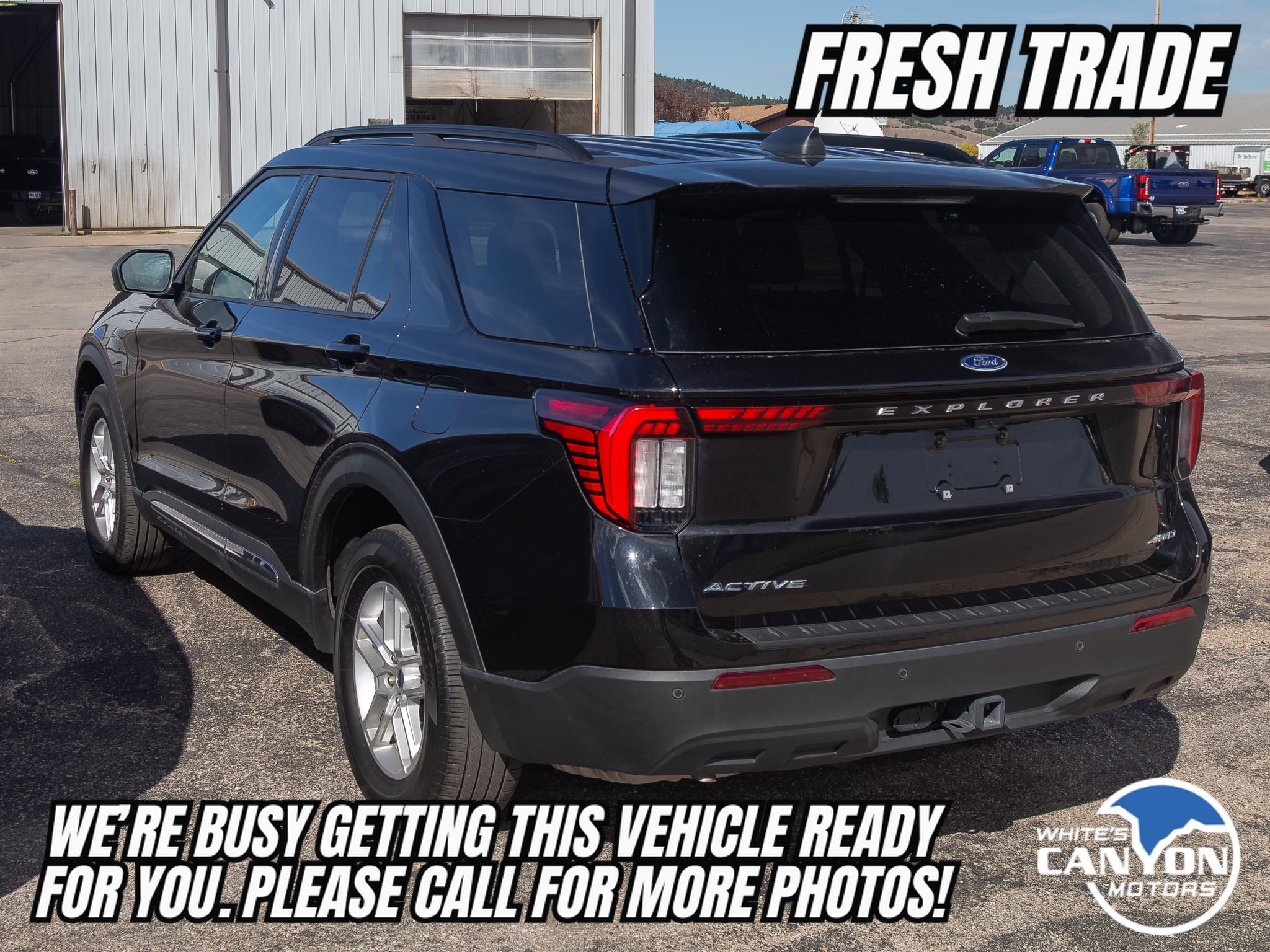 Used 2025 Ford Explorer Active AWD/4WD image 3