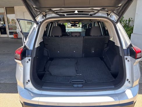 Used 2025 Nissan Rogue SV FWD image 33