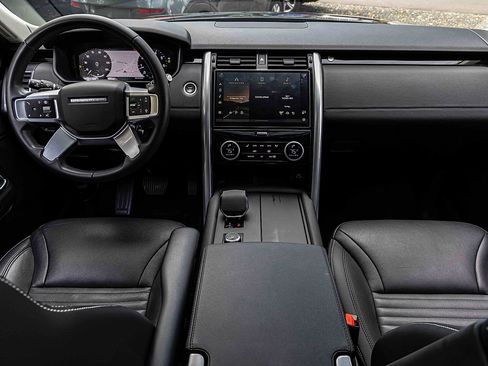 Used 2024 Land Rover Discovery S image 21