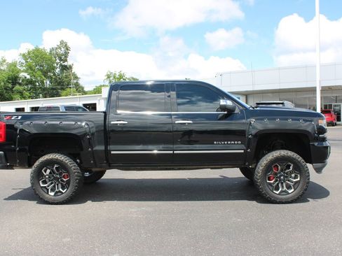 Used 2018 Chevrolet Silverado 1500 LTZ Z71 w/ LTZ Plus Package AWD/4WD image 11