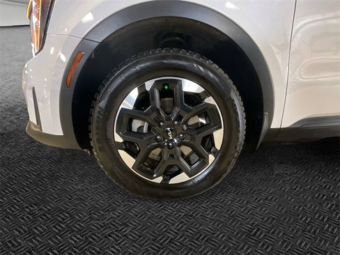 Certified 2024 Kia Sorento S w/ Panoramic Sunroof Package image 10