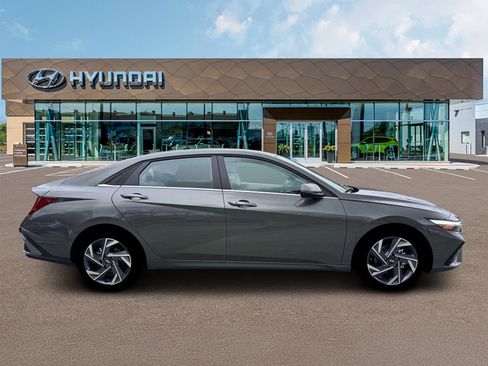 New 2026 Hyundai Elantra Limited image 9