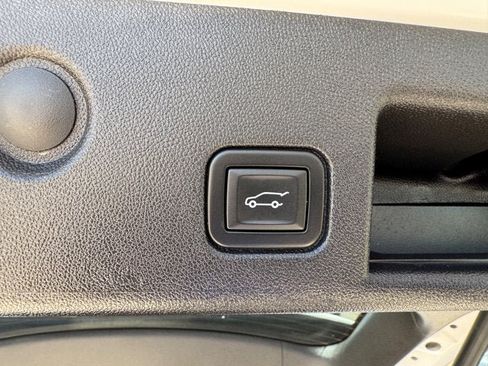 Used 2023 Chevrolet Equinox LT AWD/4WD image 11