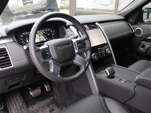 Certified 2025 Land Rover Discovery Dynamic SE image 4