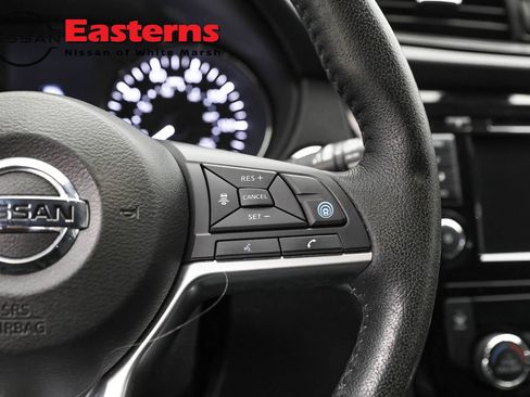 Used 2019 Nissan Rogue SV w/ Premium Package image 16