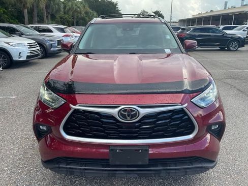 Used 2021 Toyota Highlander XLE AWD/4WD image 6