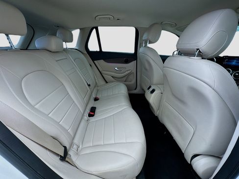 Used 2021 Mercedes-Benz GLC 300 w/ Premium Package image 18