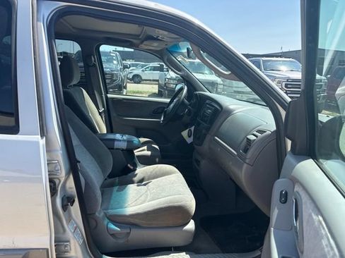Used 2002 MAZDA Tribute 4WD image 12
