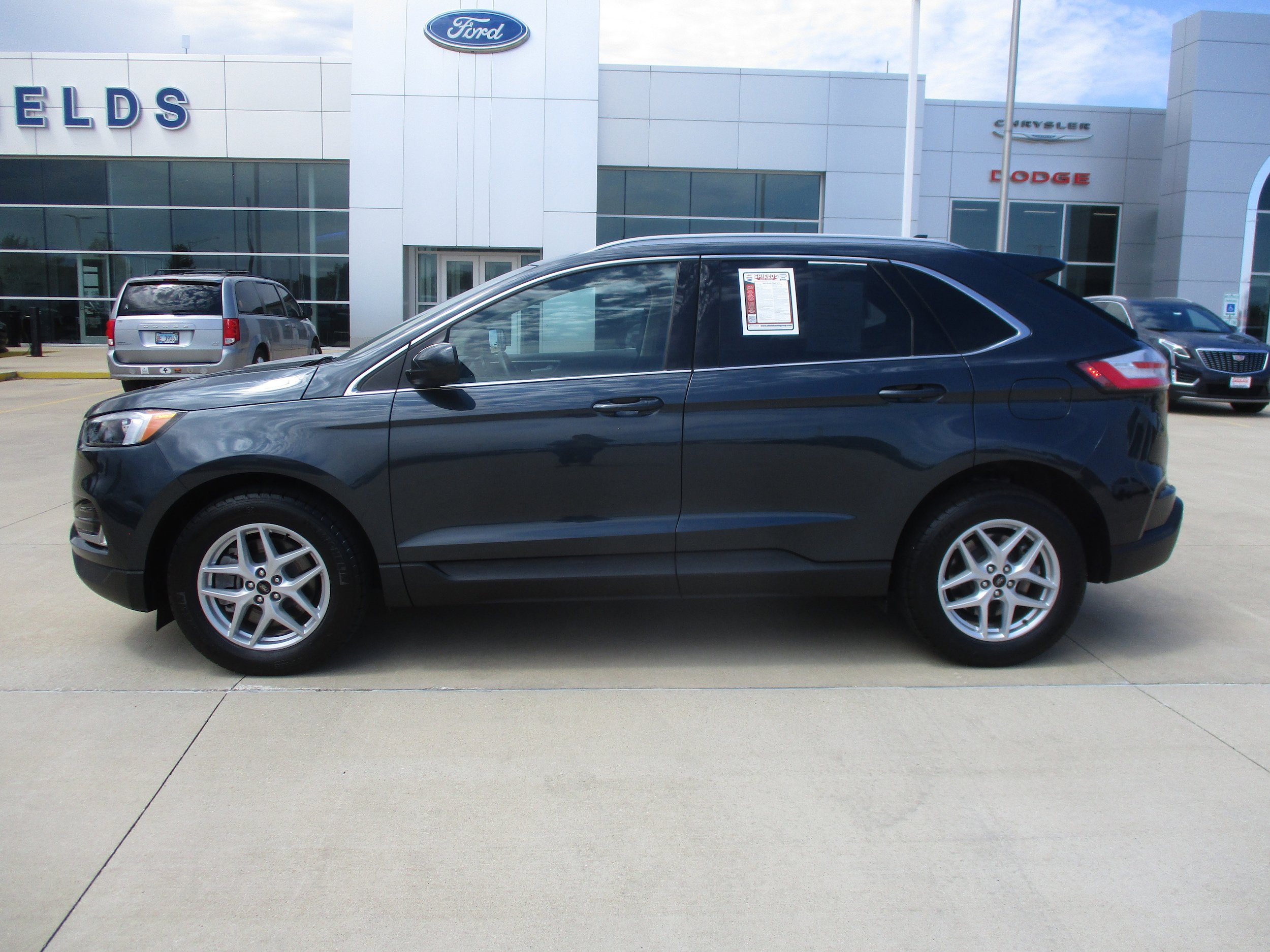 Used 2024 Ford Edge SEL w/ Convenience Package AWD/4WD image 3