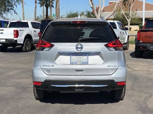 Used 2018 Nissan Rogue SV image 5