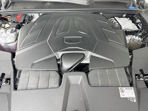 Certified 2024 Porsche Cayenne AWD/4WD image 31