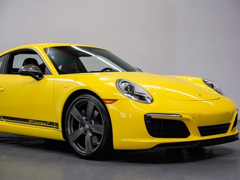 Used 2018 Porsche 911 Carrera T RWD image 40