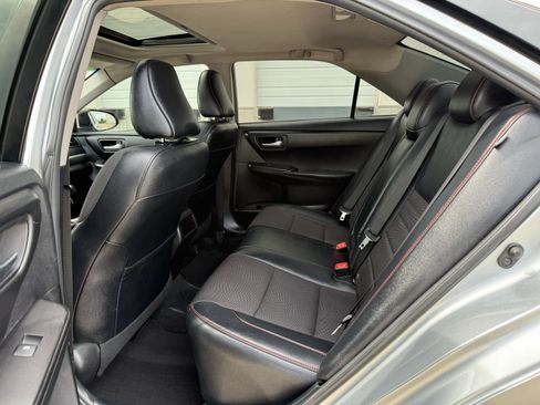 Used 2017 Toyota Camry SE w/ Moonroof Package FWD image 20