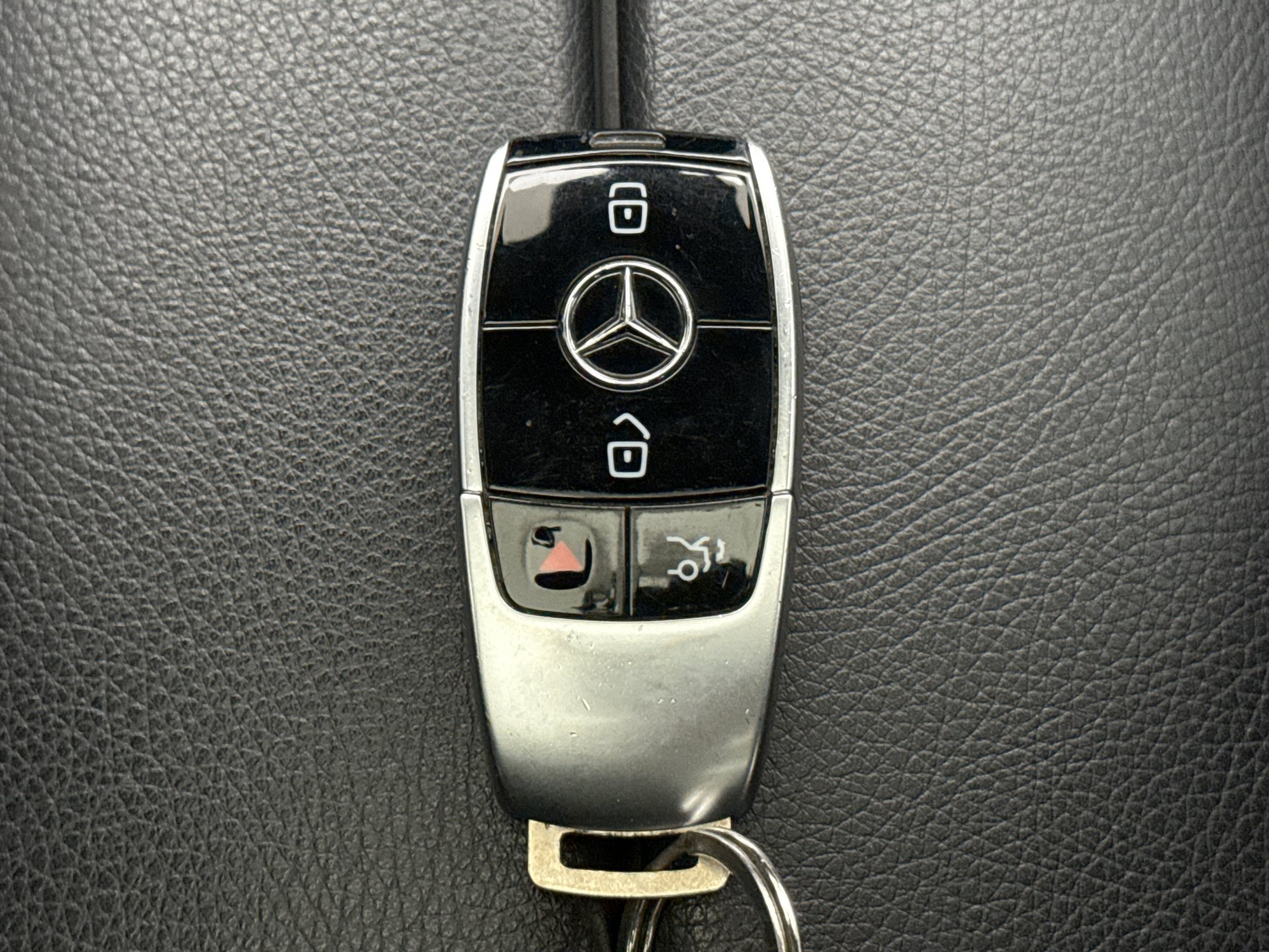Used 2017 Mercedes-Benz E 300 4MATIC image 24