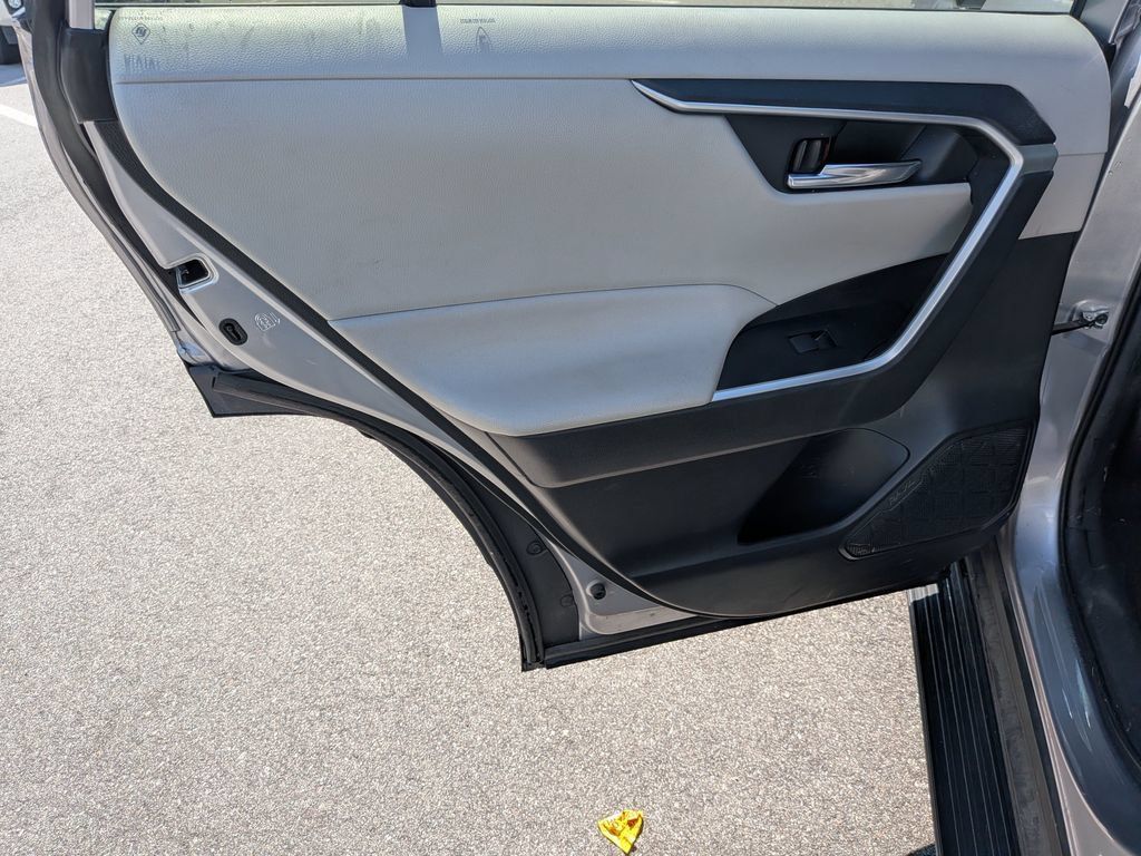 Used 2021 Toyota RAV4 XLE FWD image 23
