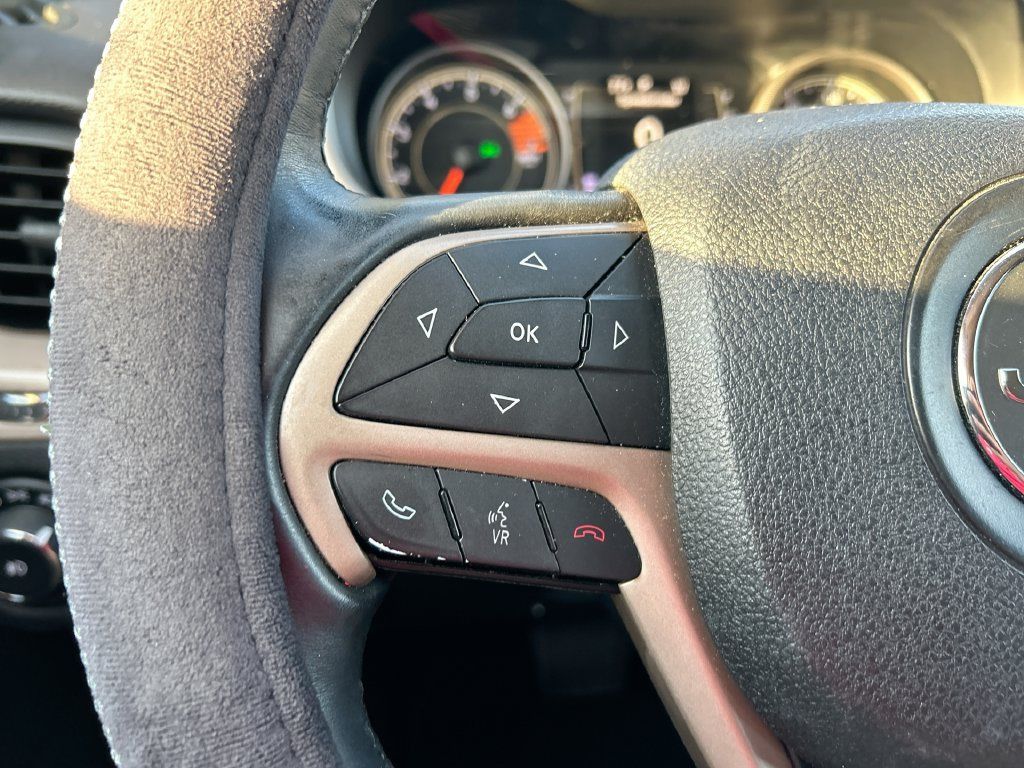 Used 2017 Jeep Cherokee Latitude FWD image 14