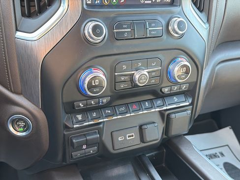 Used 2022 GMC Sierra 2500 Denali w/ Denali Ultimate Package AWD/4WD image 21
