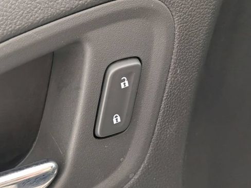 Used 2022 Chevrolet Colorado LT w/ Fleet Safety Package RWD image 11
